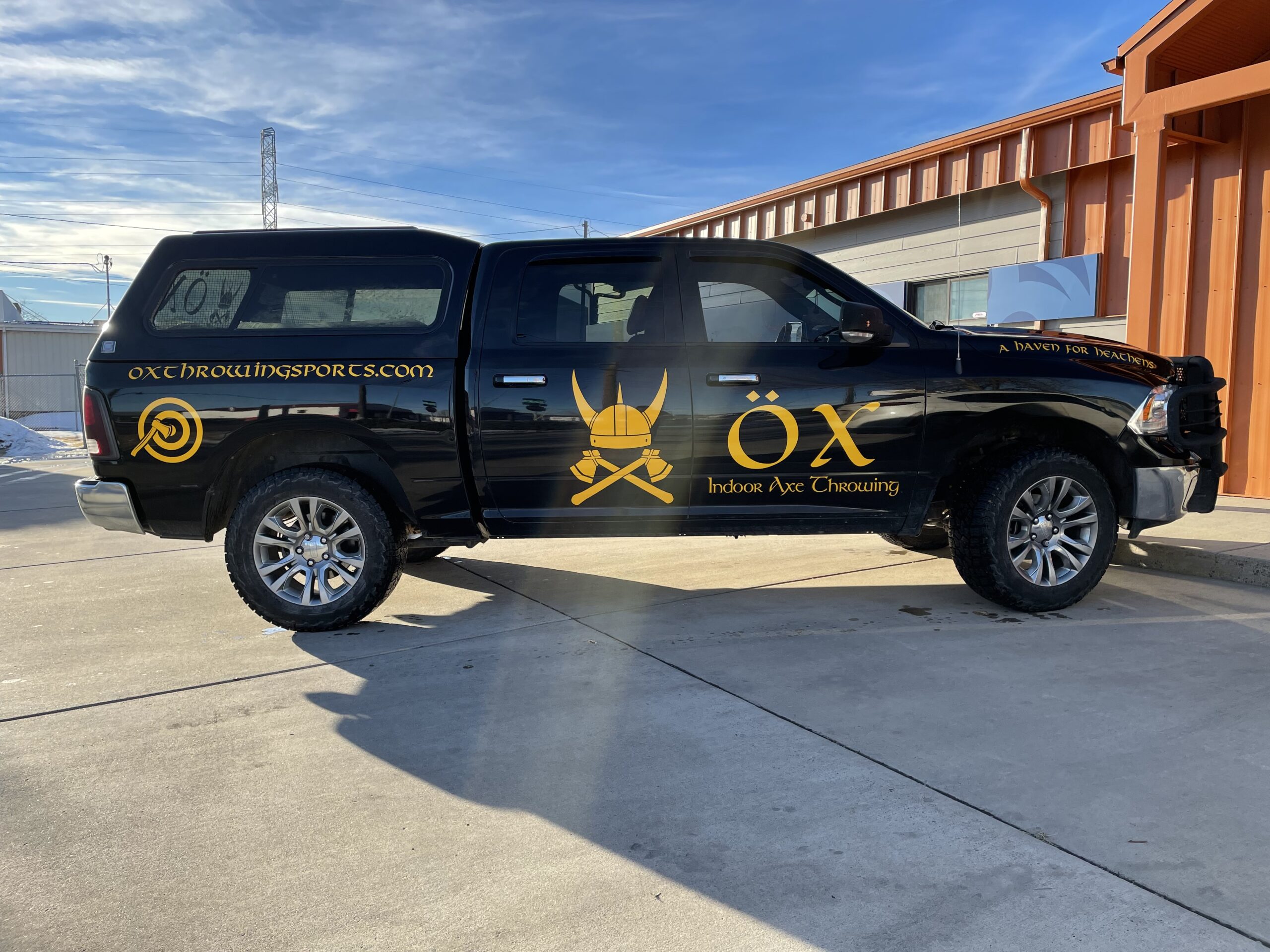 Öx Indoor Axe Throwing Vehicle Lettering